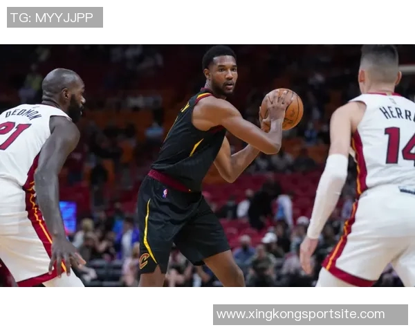 老船长保罗半场表现抢眼9助攻3分1板正负值高达25 老船长保罗半场表现抢眼9助攻3分1板正负值高达25