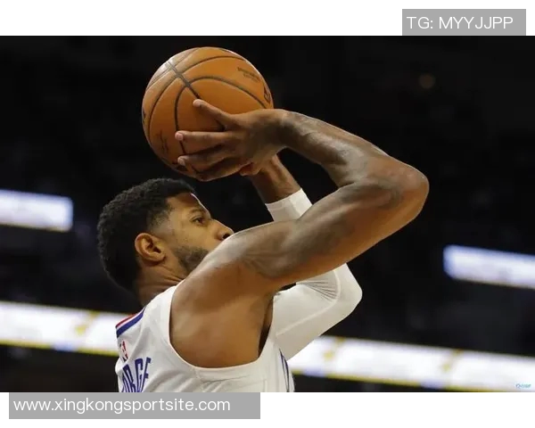 乔治复出表现平平上半场仅得7分3板状态待调整 乔治复出表现平平上半场仅得7分3板状态待调整